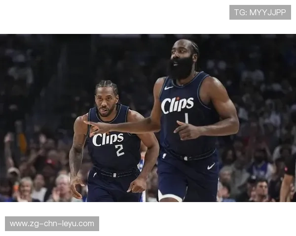 伦纳德强势盖帽并反击得手,快船在主场拿胜